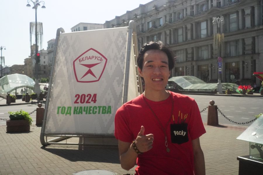 Летний портрет на прогулке по центру Минска. 2024.